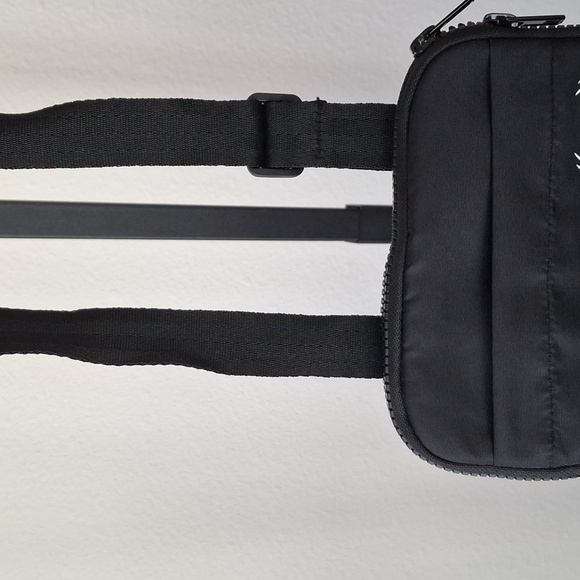 Bucked up shoulder bag like new condition - Picture 3 of 8